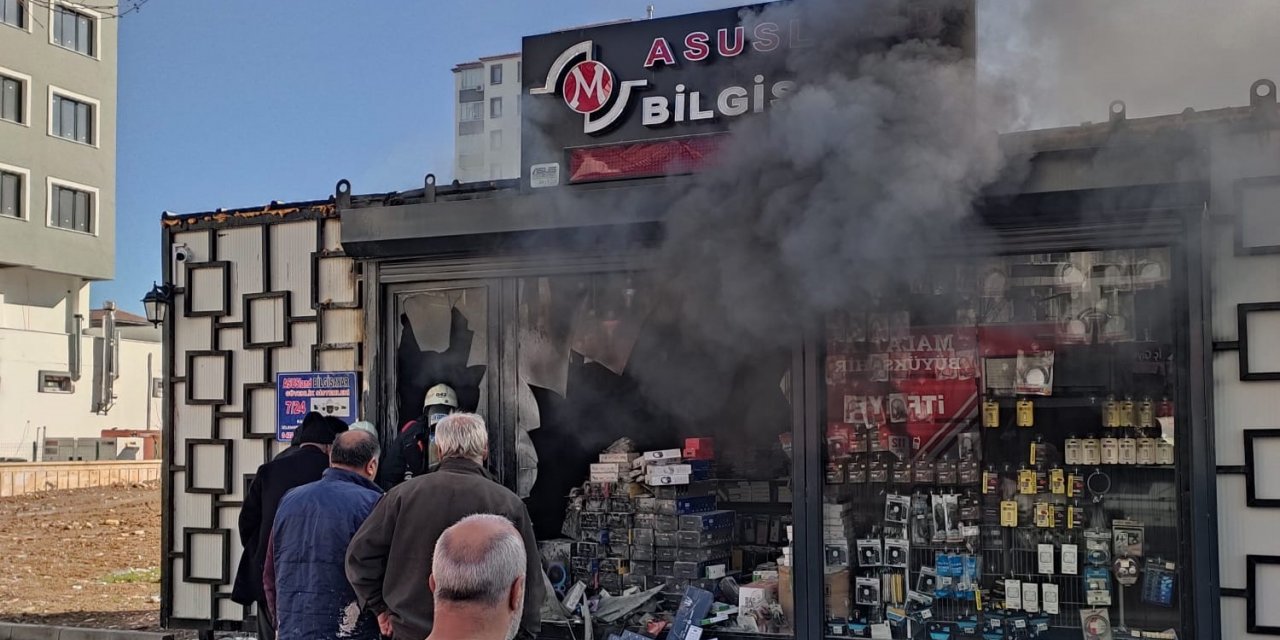 Malatya’da konteyner iş yerinde çıkan yangın büyümeden söndürüldü