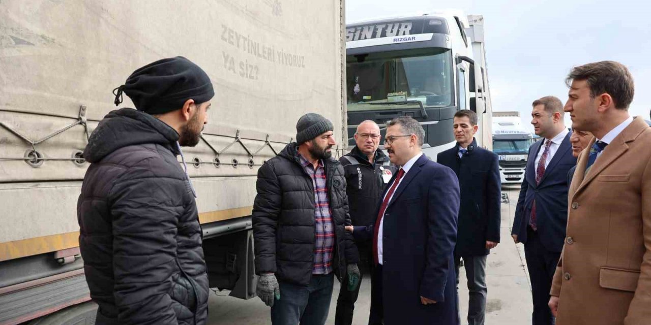 Vali Turan, Dilucu Gümrük Kapısı’nda incelemelerde bulundu