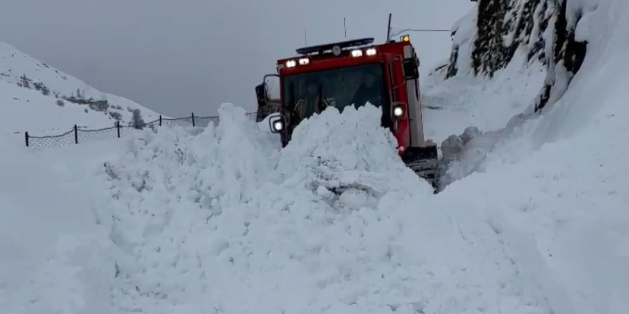 Van’da 65 yaşındaki hastaya snowtrack ambulansla ulaşıldı