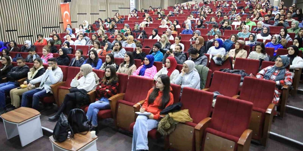 Battalgazi Belediyesi tarafından düzenlenen KPSS tekrar kampına yoğun ilgi