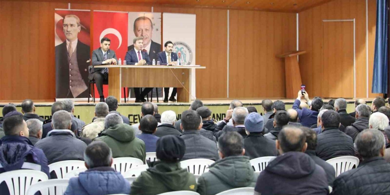 Vali Aydoğdu, Refahiye’de köy muhtarlarıyla bir araya geldi