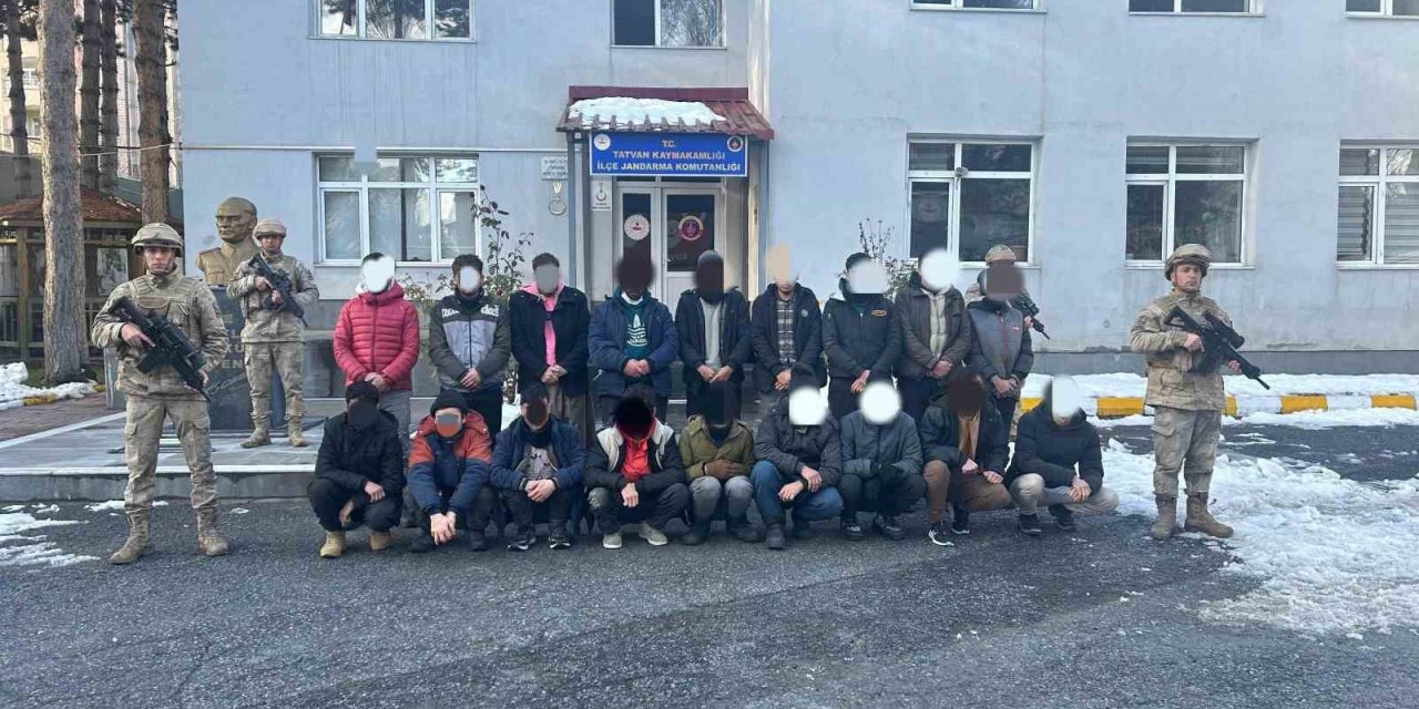 Bitlis’te 18 kaçak göçmen yakalandı
