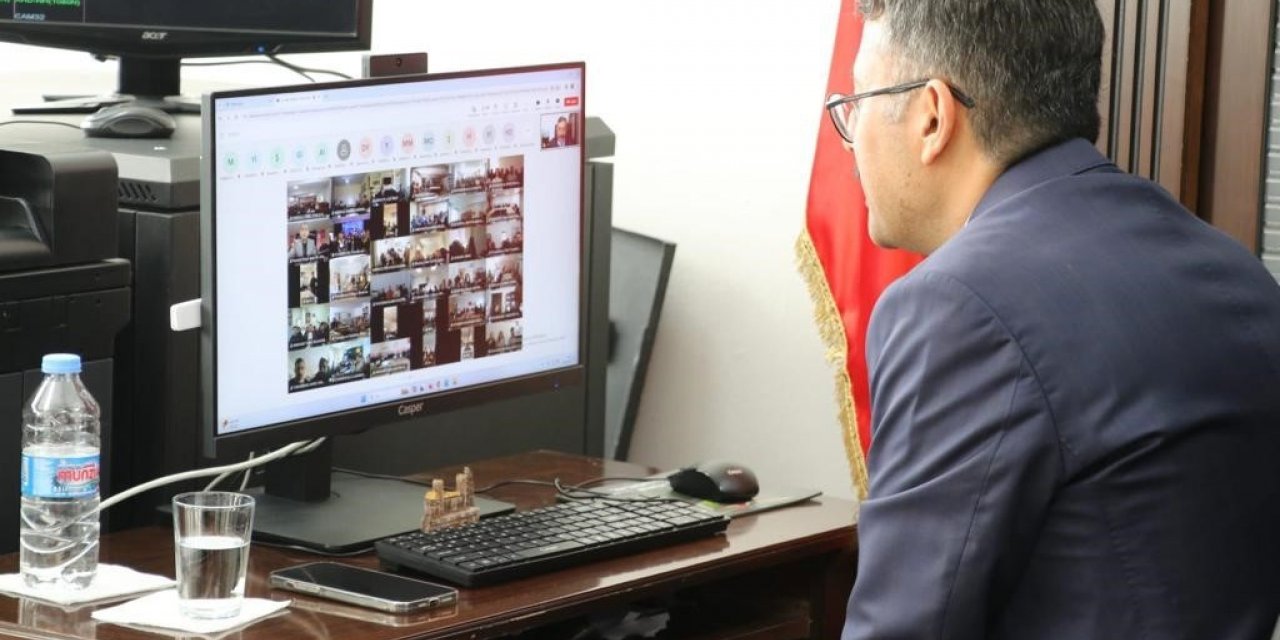 Hakkari Valisi Ali Çelik, zoon üzerinde görüştüğü 5 bin öğretmene teşekkür etti