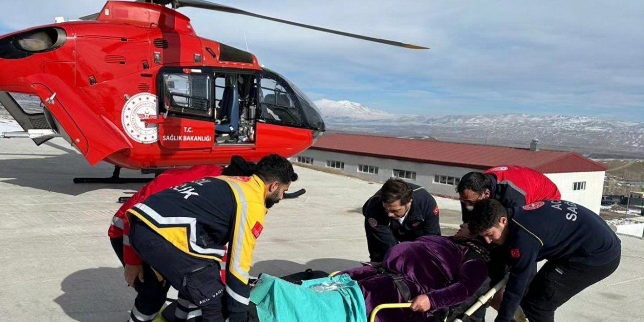 Hamile kadın helikopter ambulansla hastaneye taşındı
