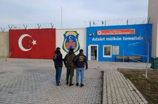 Van’da değişik suçlardan 8 kişi tutuklandı