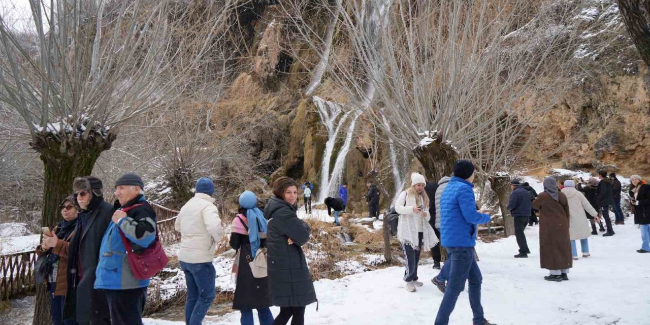 Girlevik Şelalesine her mevsim yoğun ilgi