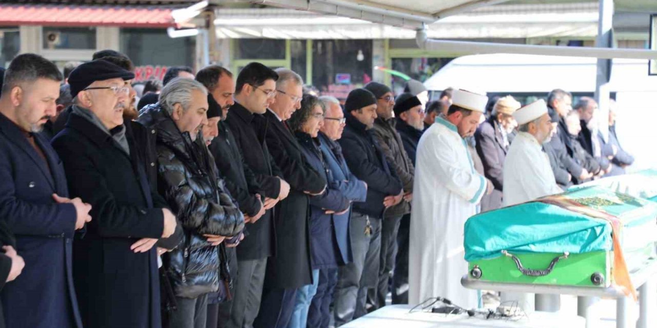 Prof. Dr. Kavukcu’nun annesi son yolculuğuna uğurlandı