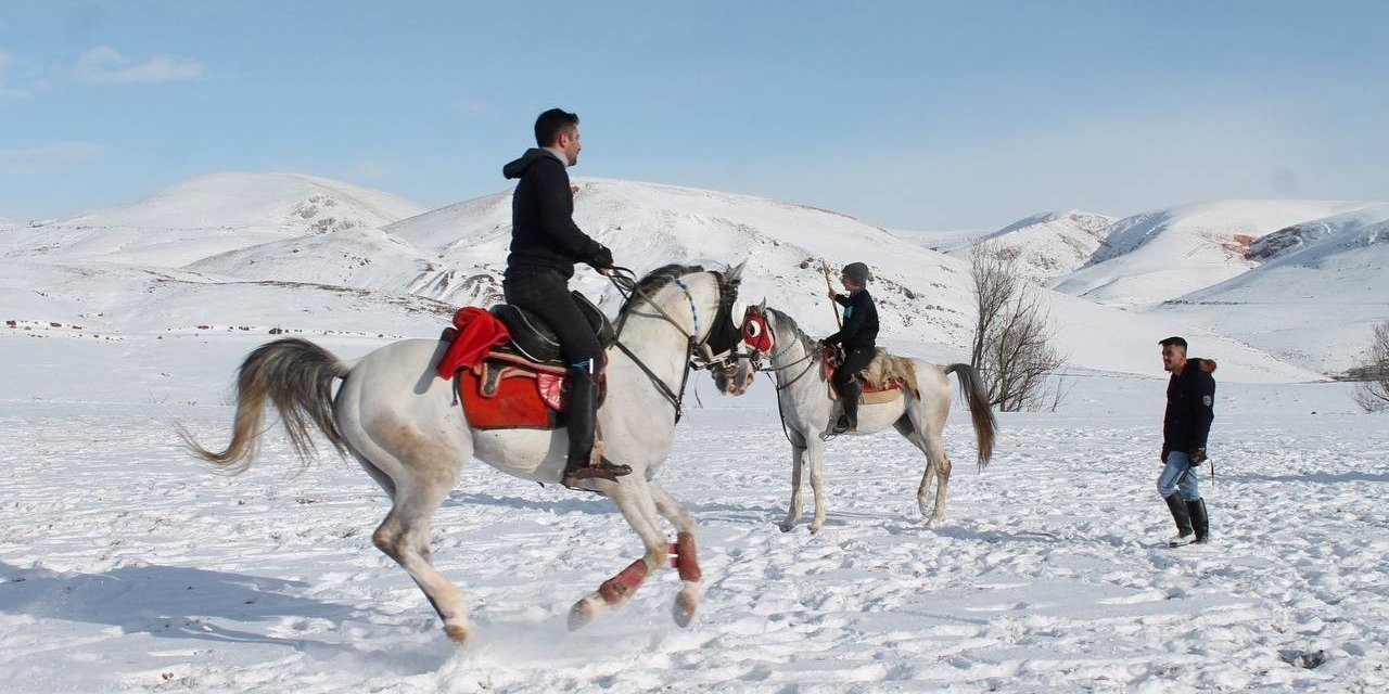 Asırlık gelenek cirit Erzincan ve Bayburt’ta yaşatılıyor