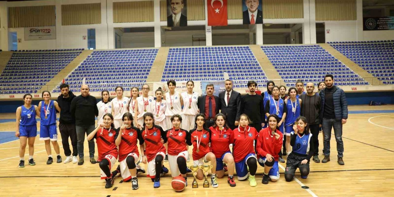 U14 ve U16 Kızlar Basketbol Şampiyonu İpekyolu Belediyesi Spor Kulübü oldu