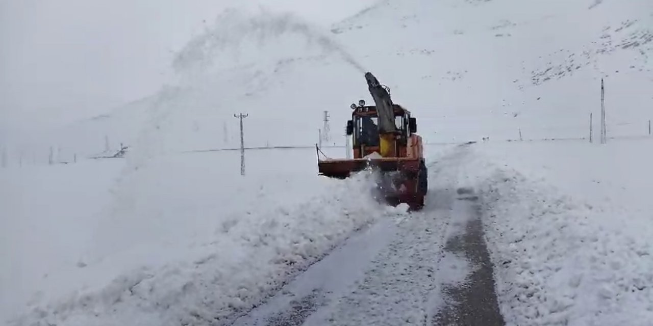 Yüksekova’da kapalı yollar açılıyor