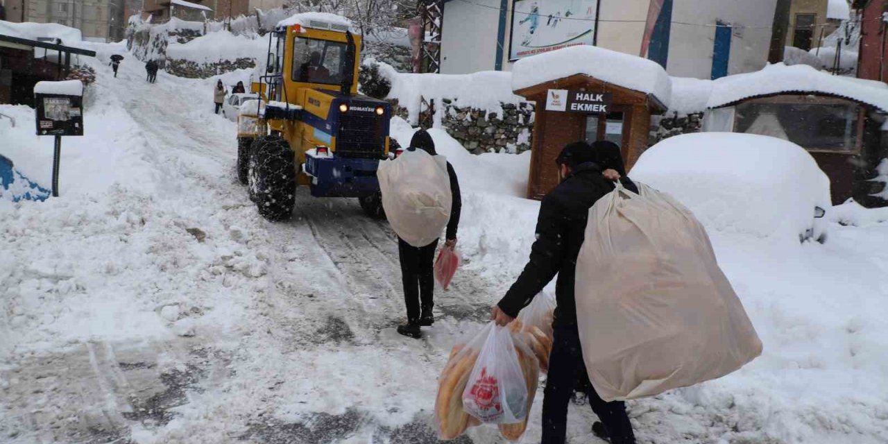 Hakkari kara gömüldü