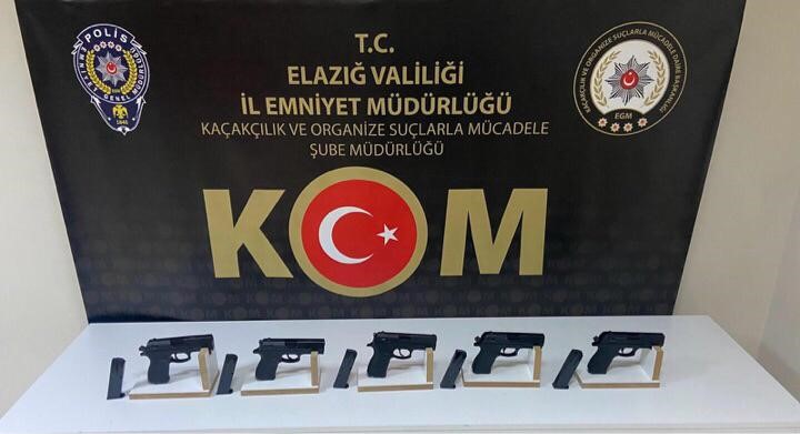 Elazığ’da 5 adet ruhsatsız tabanca ele geçirildi