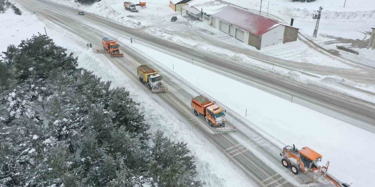 Erzincan’da kardan kapanan 375 köy yolu ulaşıma açıldı