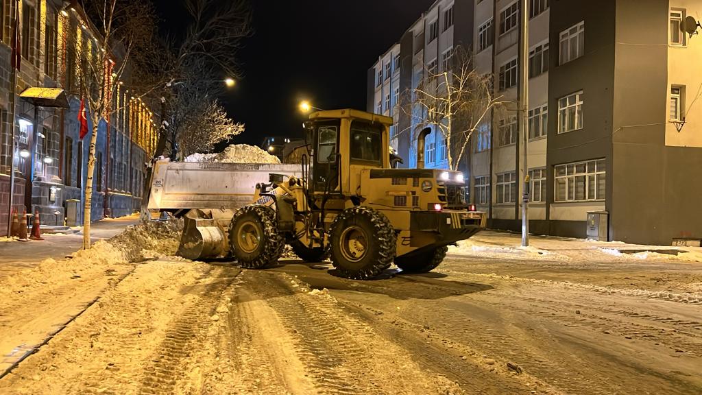 Kar Küreme ve Temizleme Çalışmaları devam ediyor