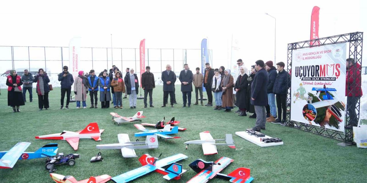 Model uçakların test uçuşu gerçekleştirildi