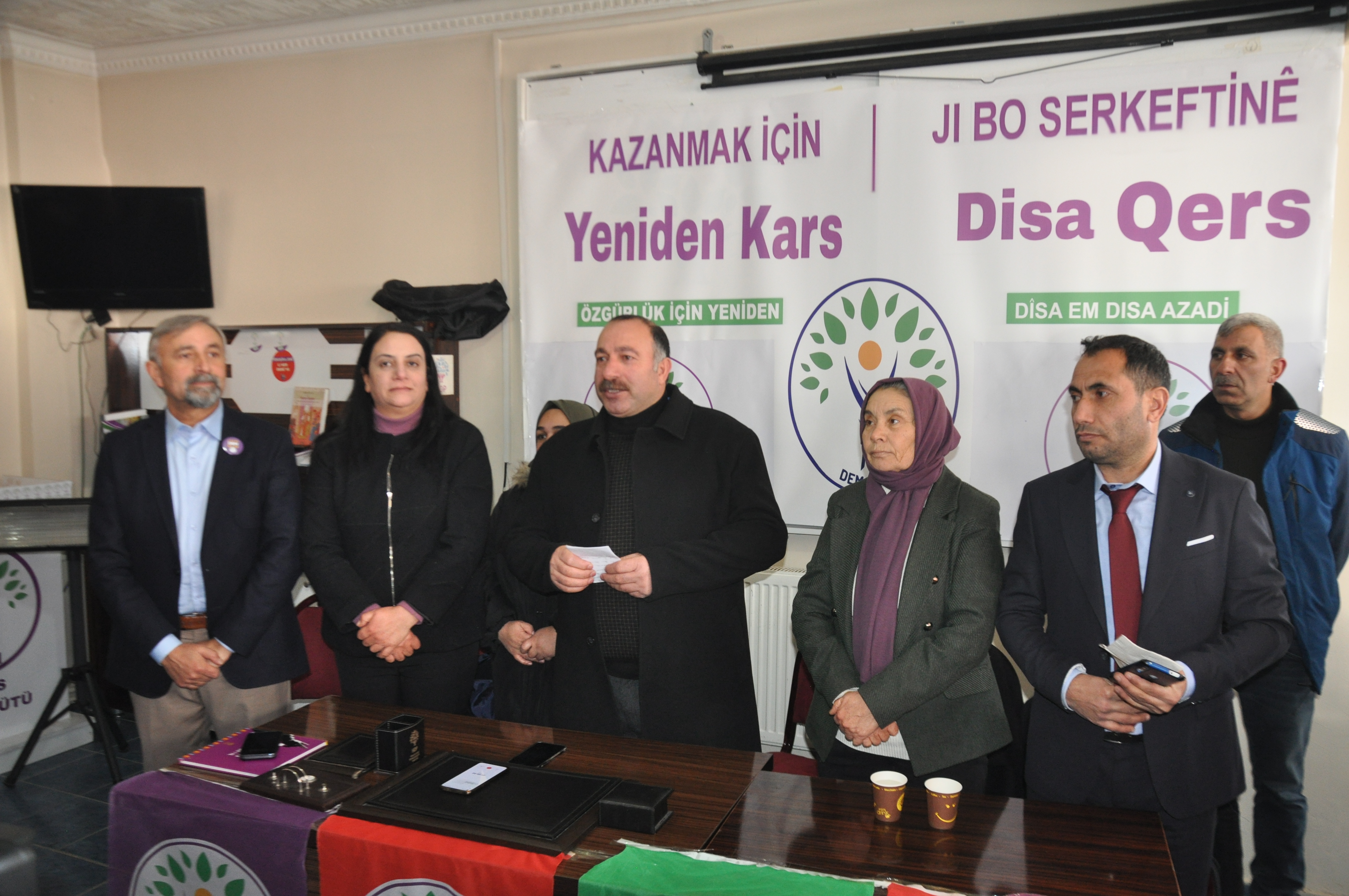 DEM Parti Kars Belediye Başkan adaylarını tanıttı