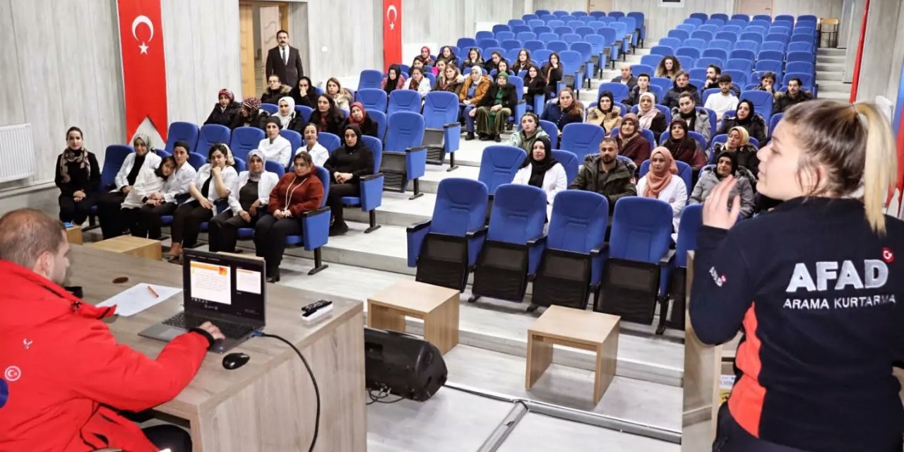 Hakkari’de usta öğreticilere AFAD farkındalık eğitimi