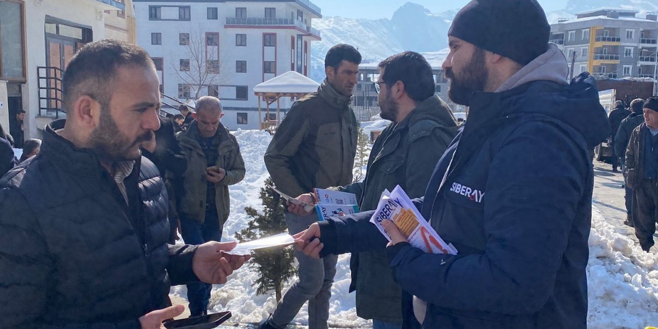 Hakkari polisi ’Siberay’ bilgilendirme broşürü dağıttı