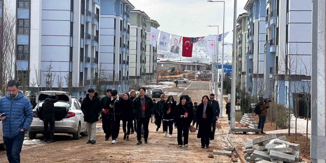 Yabancı basın kuruluşları Malatya’da deprem çalışmalarını yerinde gördü