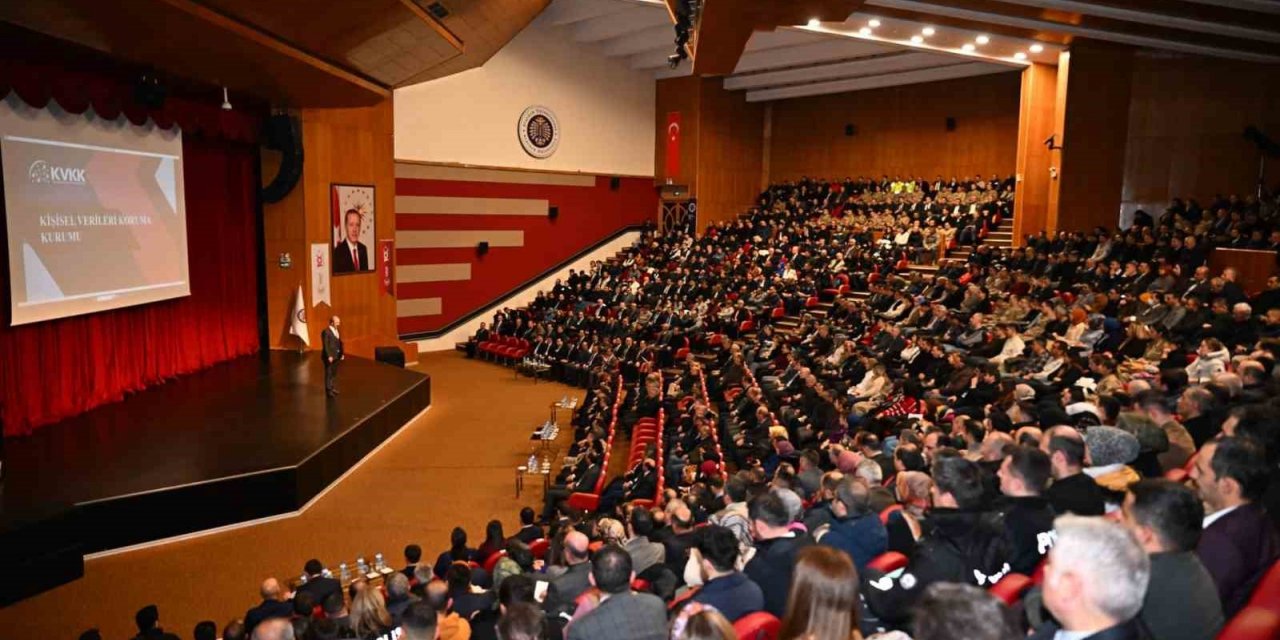 Erzurum’da ‘Kişisel verilerin korunması’ semineri