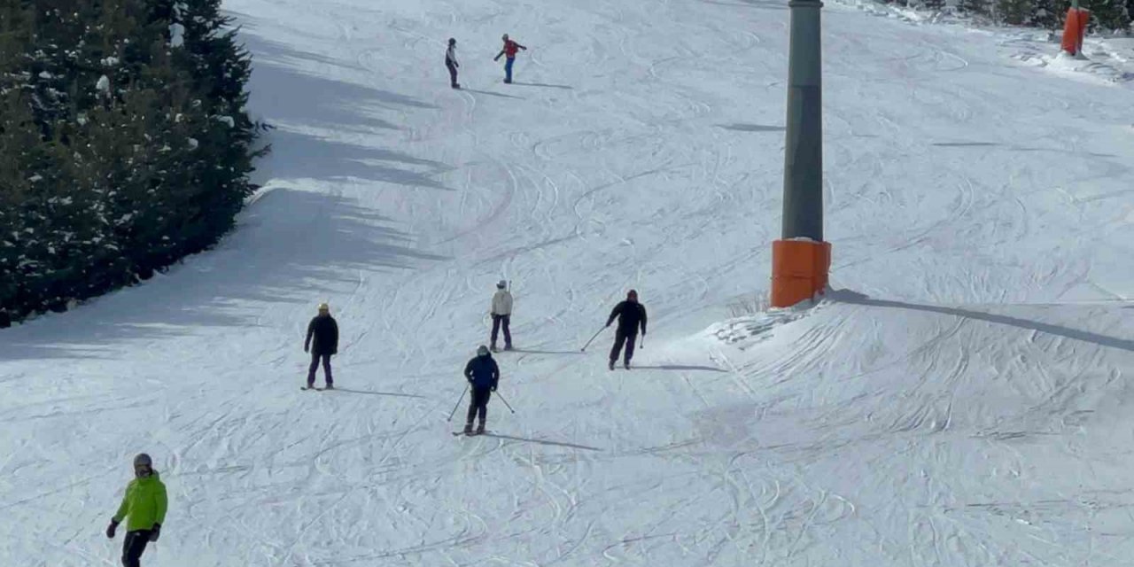 Sarıkamış Kayak Merkezi doldu taştı