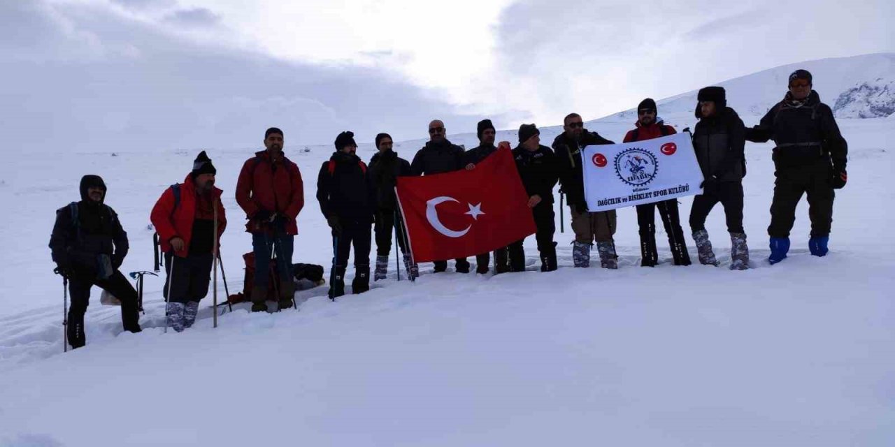 Dağcılar, 6 Şubat’ta hayatını kaybedenler için tırmandılar