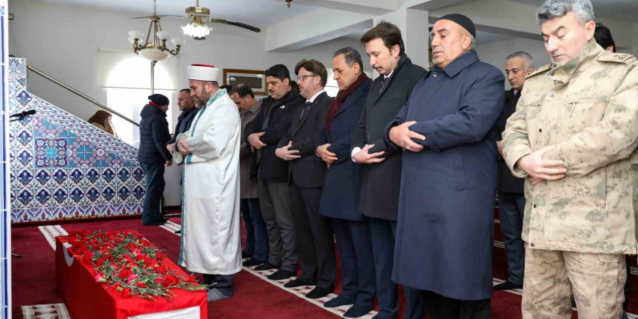 Hayatını kaybeden Şırnak İl Sağlık Müdürü Altın, memleketi Bingöl’de defnedildi