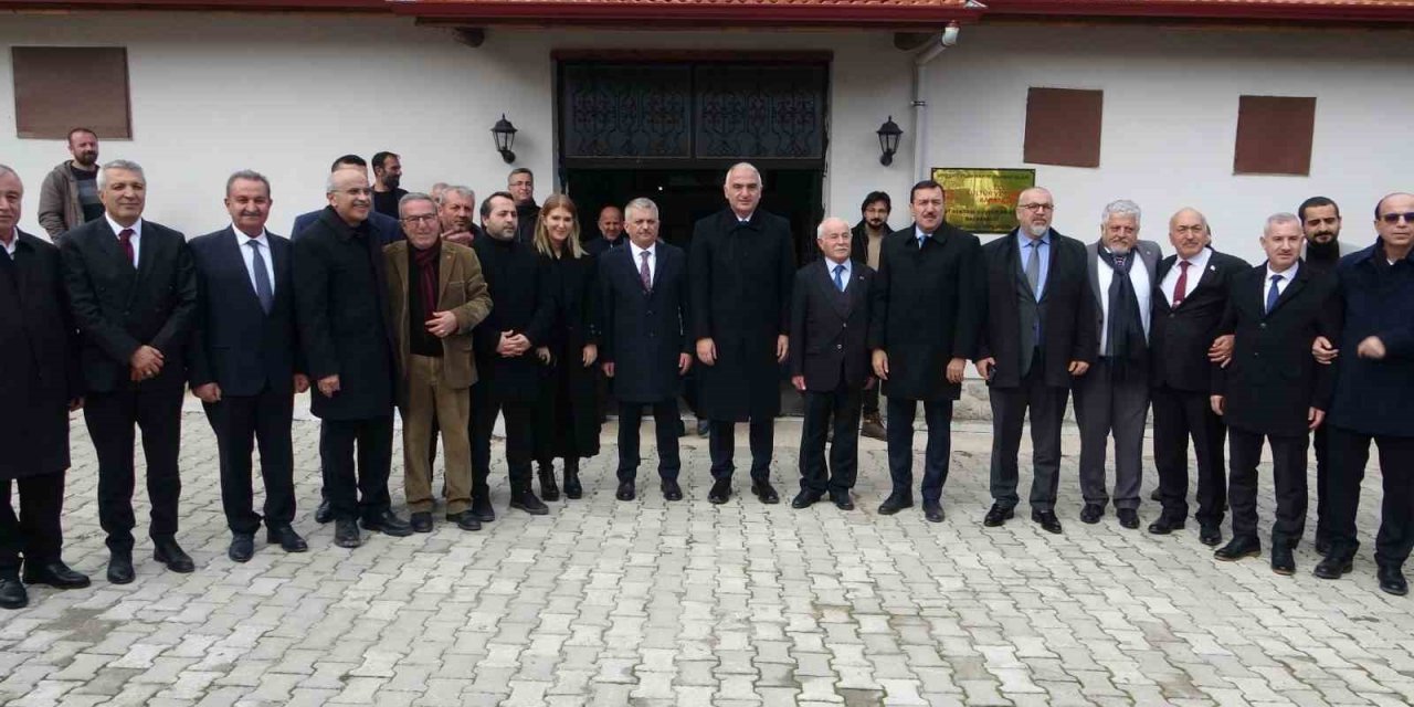 Bakan Ersoy, restorasyonu tamamlanan cemevini ziyaret etti