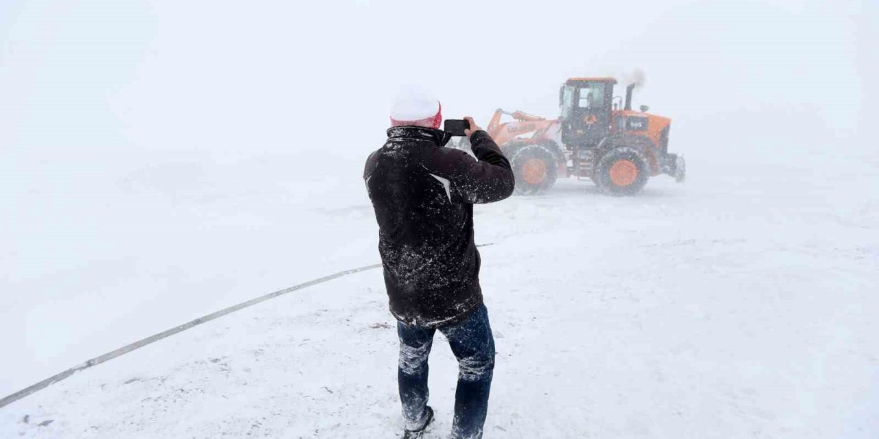 Kars-Ardahan yolu ulaşıma kapatıldı