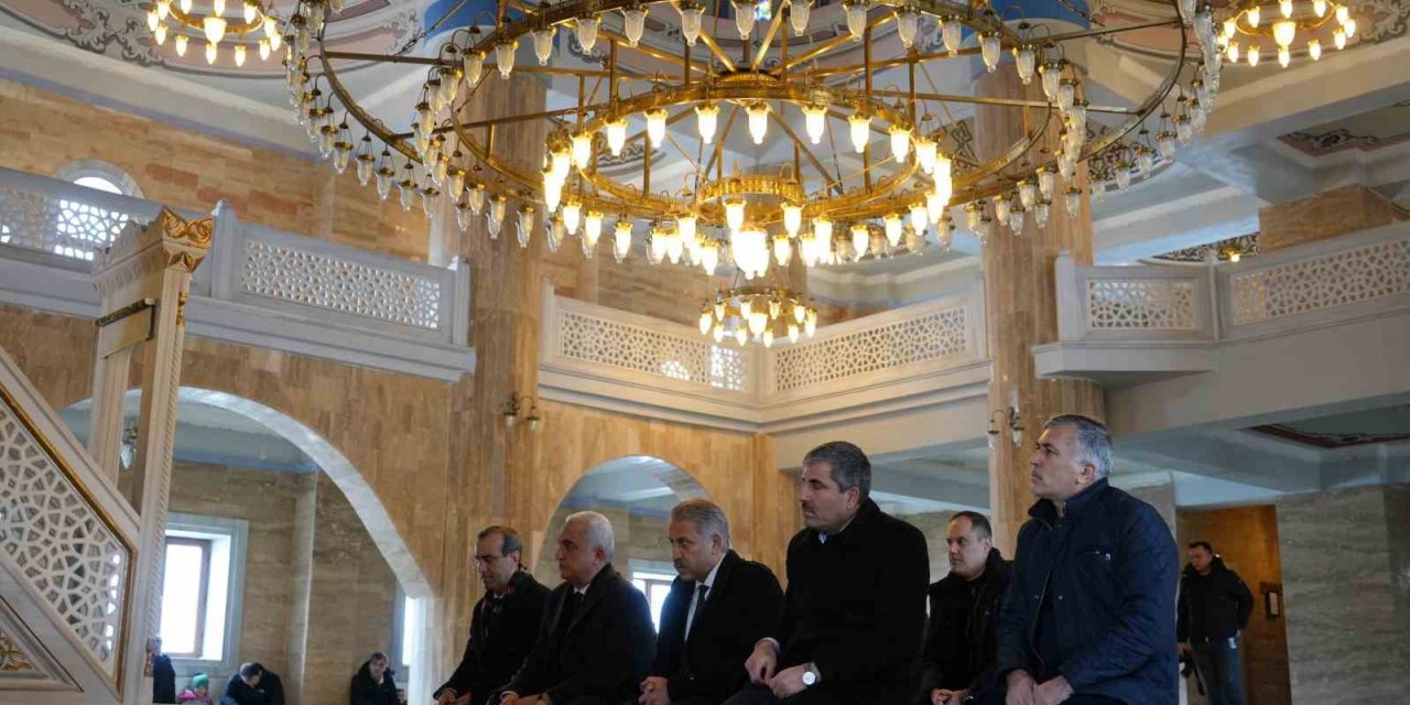 Muş’ta depremlerde hayatını kaybedenler için mevlit programı düzenlendi