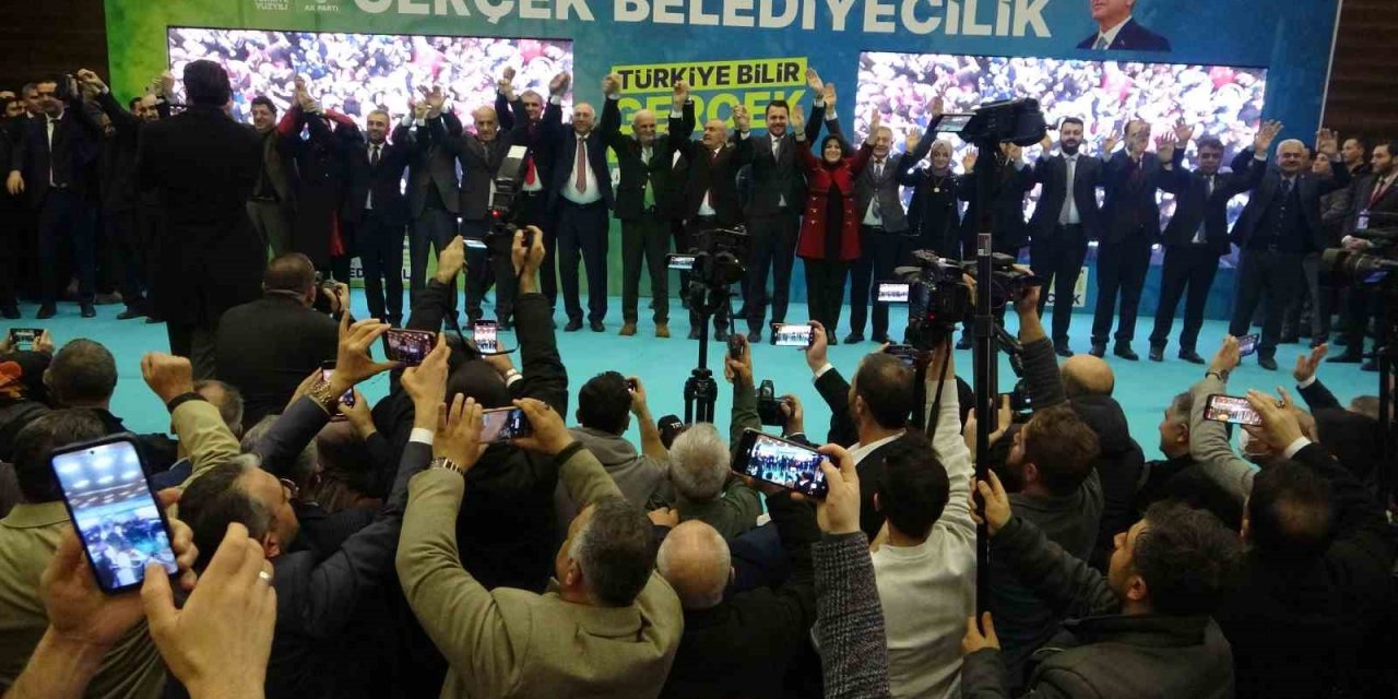 AK Parti’nin Van’daki ilçe belediye başkan adayları açıklandı