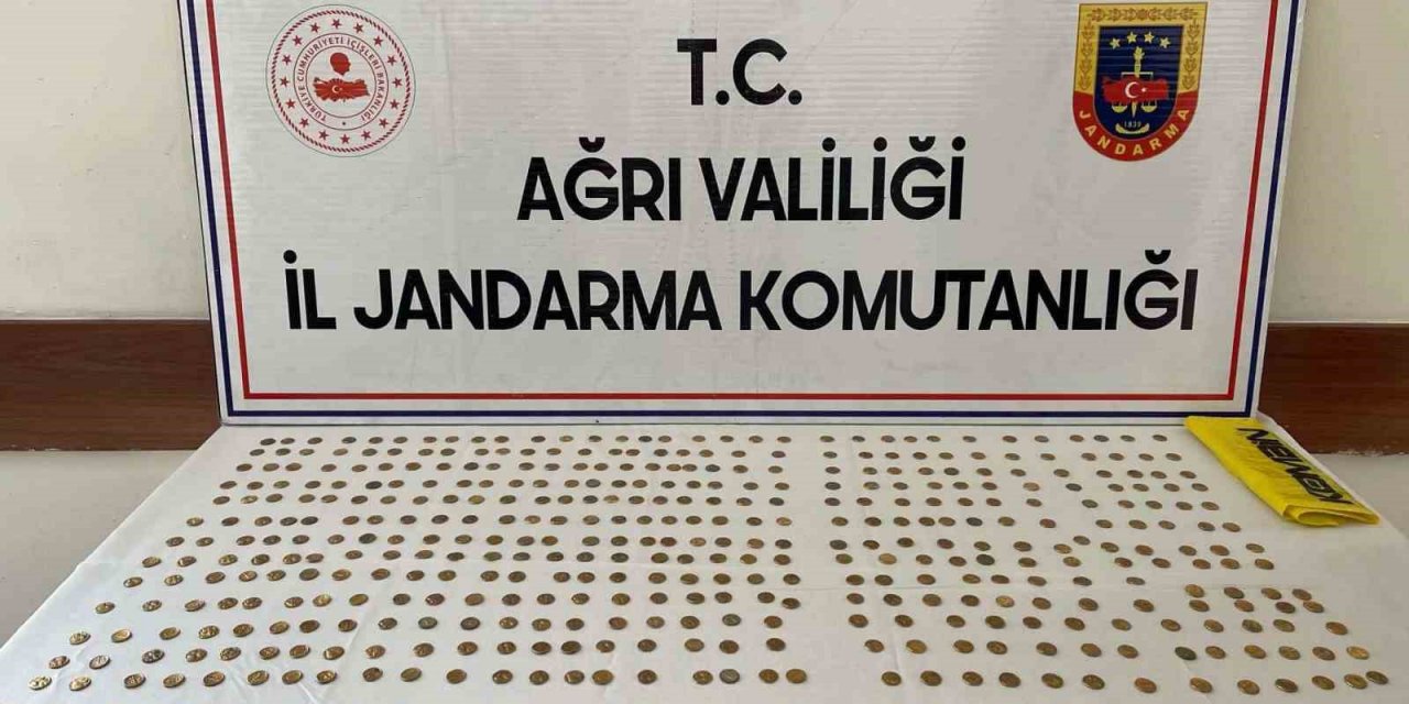 Ağrı’da tarihi eser kaçakçılığı operasyonu: 500 altın sikke ele geçirildi