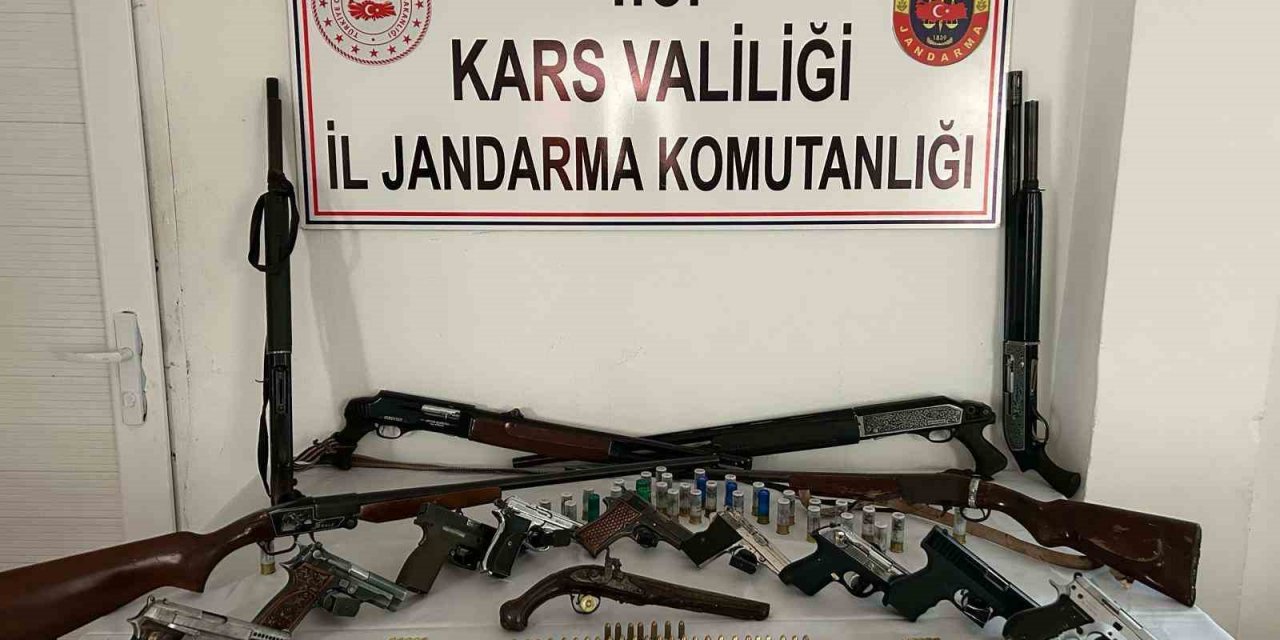 Kars’ta jandarmadan 9 ayrı adrese operasyon