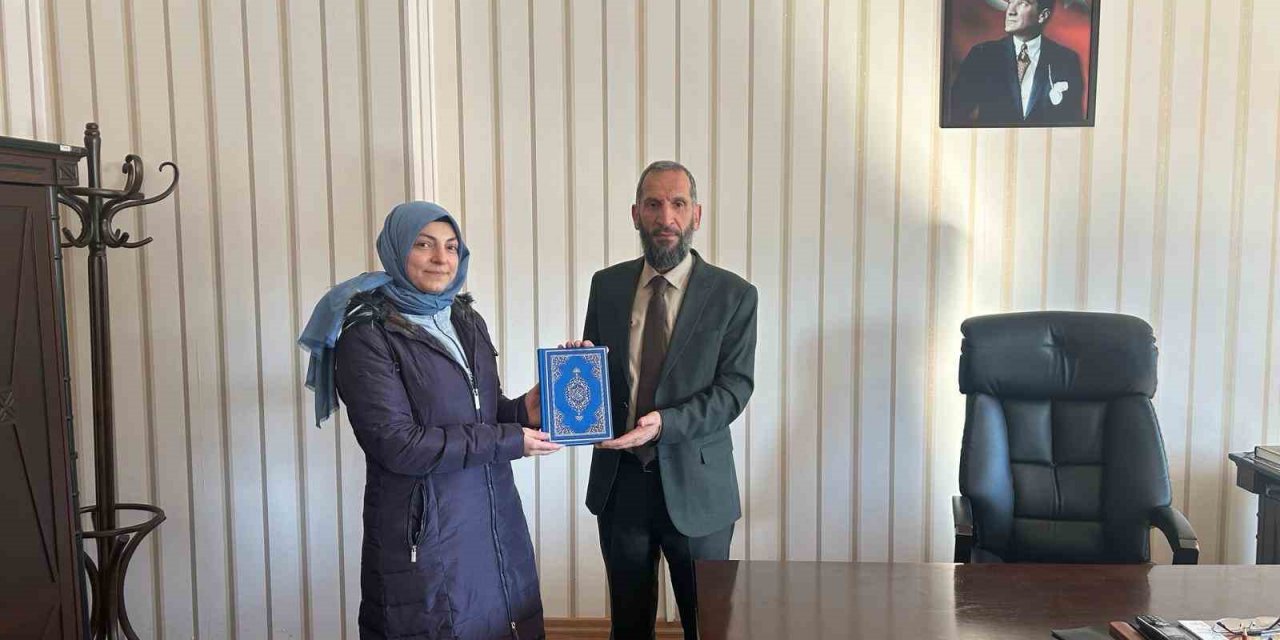 Hayırseverlerden öğrencilere Kur’an-ı Kerim hediyesi