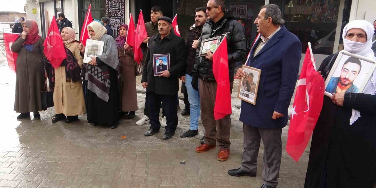 Evlat nöbetindeki anne Saliha Mert: “DEM Parti’ye oy verenler hakkımıza giriyorlar”