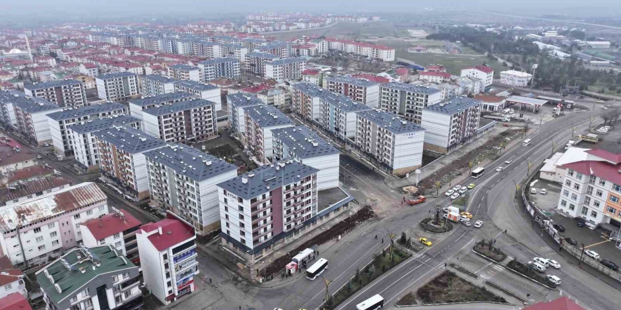 Kentsel dönüşüm alanındaki yollar trafiğe açıldı