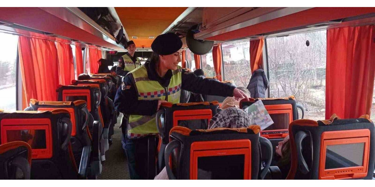 Elazığ’da yolculara trafik eğitimi verildi