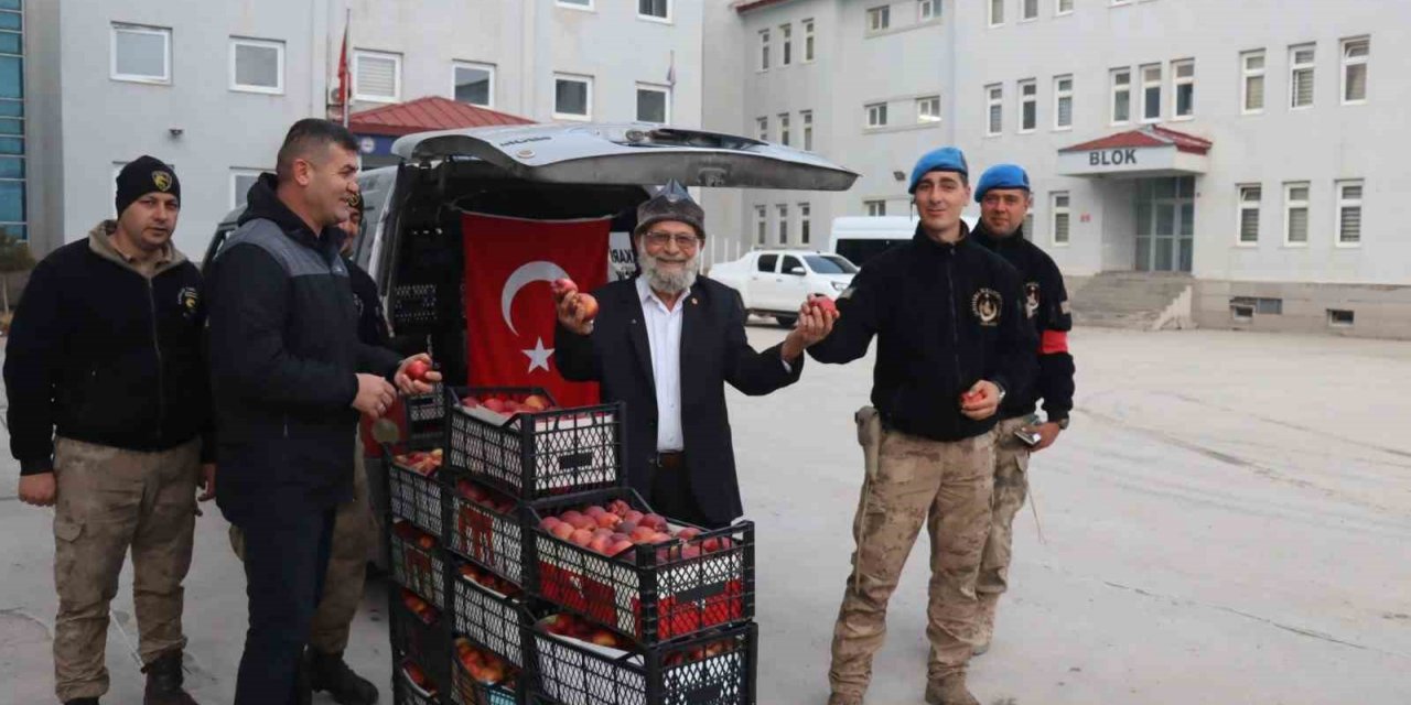 ‘Elmacı Dede’ Hakkari’de