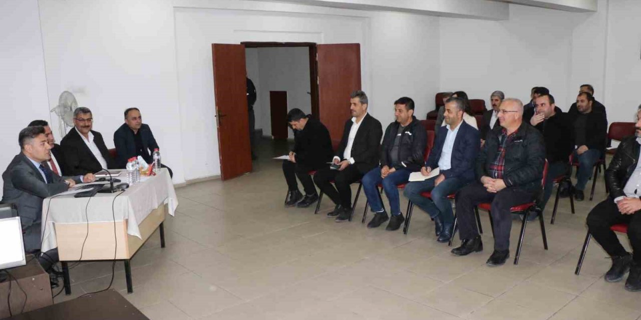 Kaymakam Özçelik, okul müdürleriyle bir araya geldi