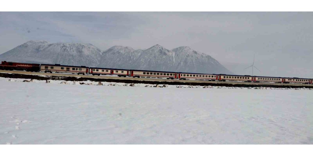 Van Gölü Ekspresi fotoğrafçıların ilgi odağı oldu