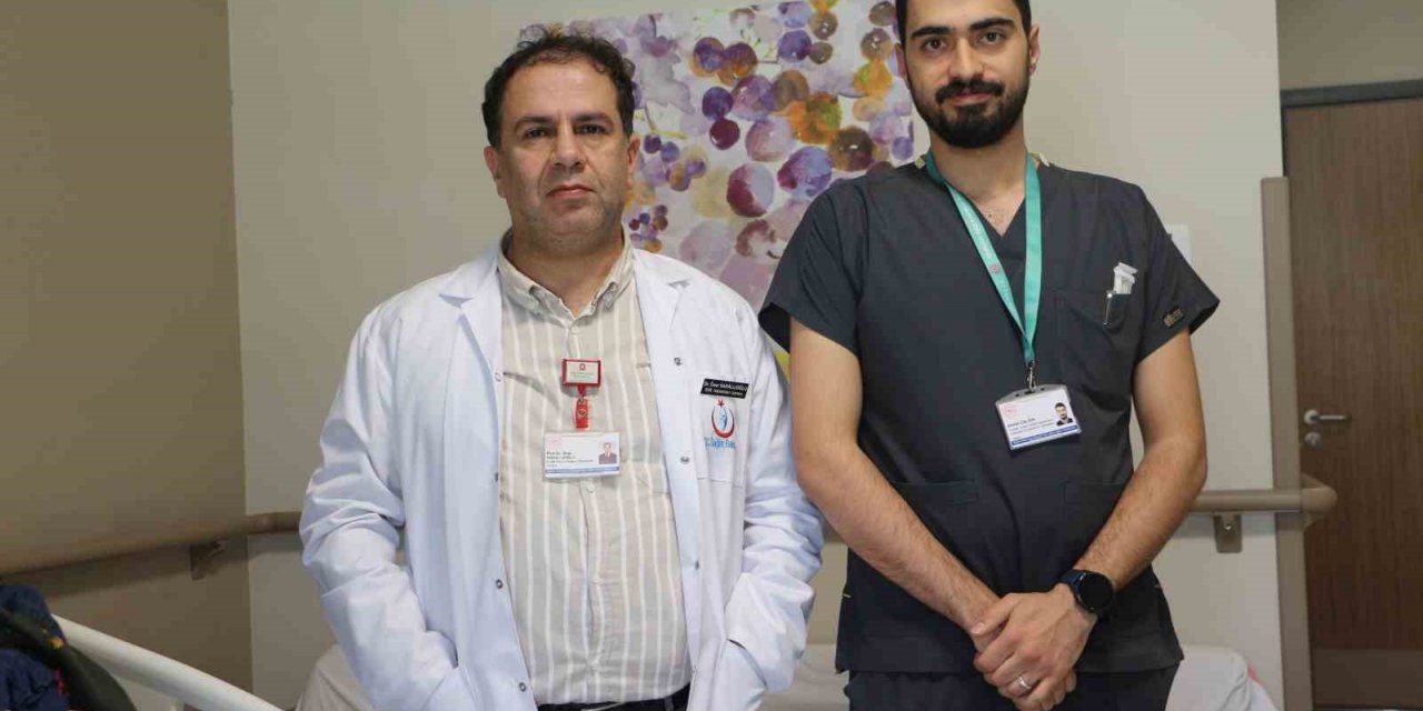 Fethi Sekin Şehir Hastanesi’nde ilk, kemiğe implante işitme cihazı takıldı