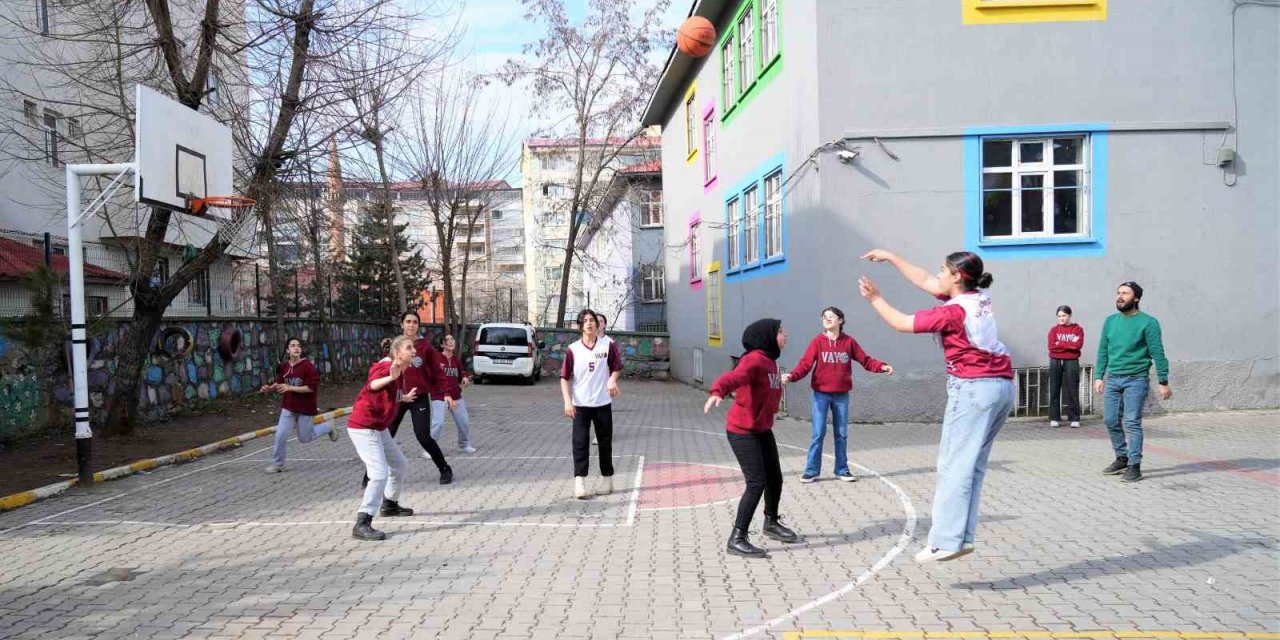 Muşlu altın kızlar bölge şampiyonu oldu