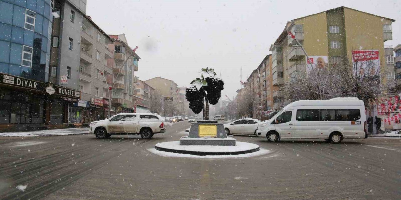 Muş’ta 39 köy yolu ulaşıma kapandı