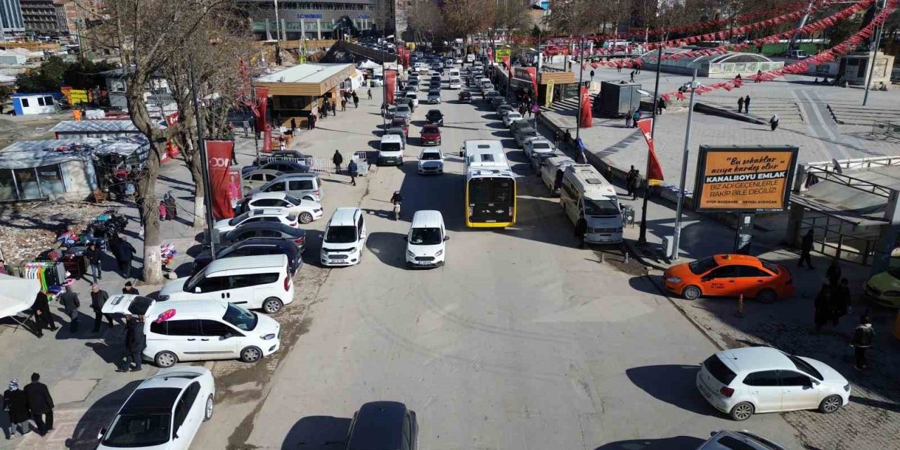 Malatya’da gelişi güzel parklar trafik yoğunluğuna neden oluyor