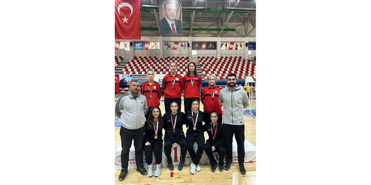 Erzincanlı badmintoncular Ağrı’dan başarıyla döndüler