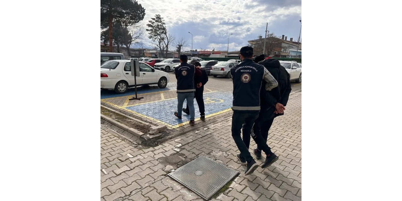 Erzincan’da göçmen kaçakçılığı suçundan 2 kişi tutuklandı