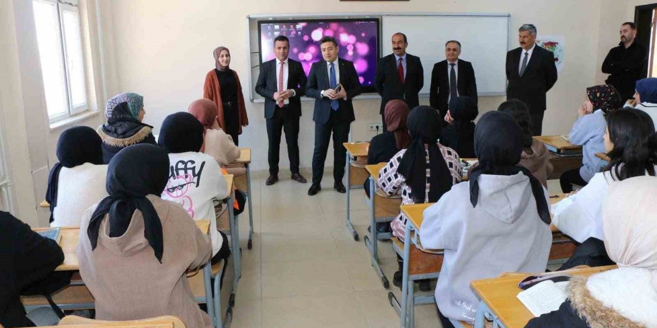 Kaymakam Özçelik: “Kız çocuklarının okutulması konusunda hassasiyetle duruyoruz”