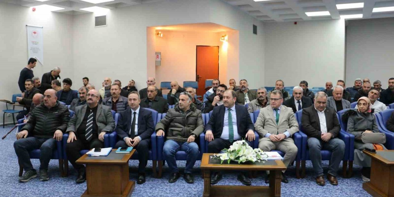 Erzincan’da kuru fasulye sektörünün yol haritasının belirlenmesi için istişare toplantısı düzenlendi