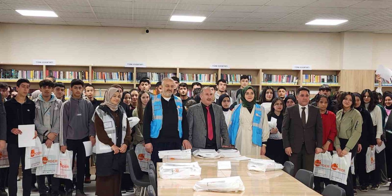Ağrı’da öğrencilere kitap desteği