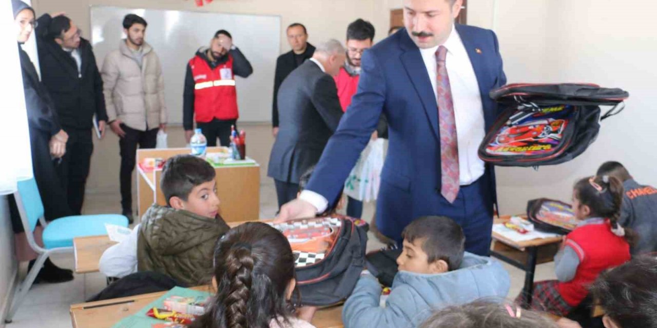 Diyadin Kaymakamı Karali, Pirali Köyü İlkokulunu ziyaret etti